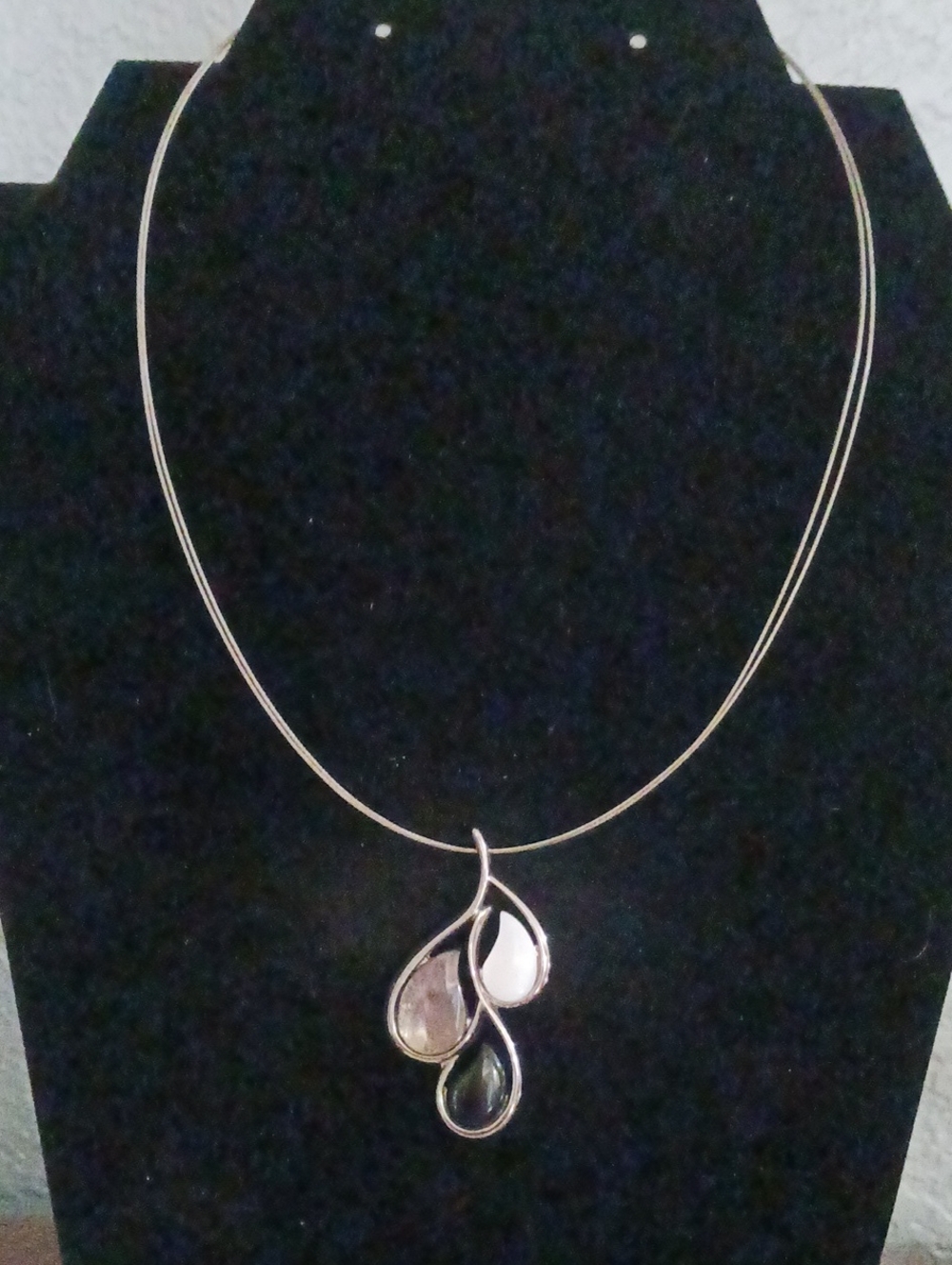 Elegant Teardrop Trio Pendant  Necklace